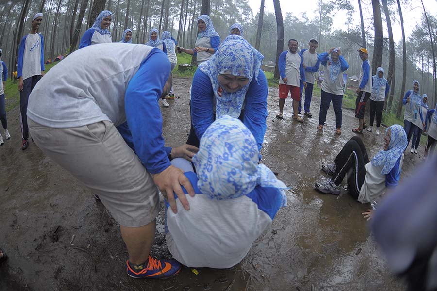 Gathering Outbound Puskesmas Karang Bahagia