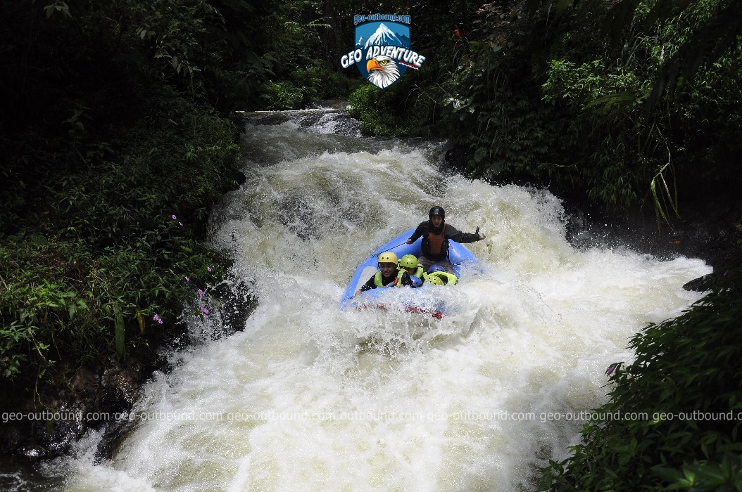 LOKASI WISATA ARUNG JERAM YANG PALING BANYAK DIMINATI OLEH KELUARGA DAN PERUSAHAAN