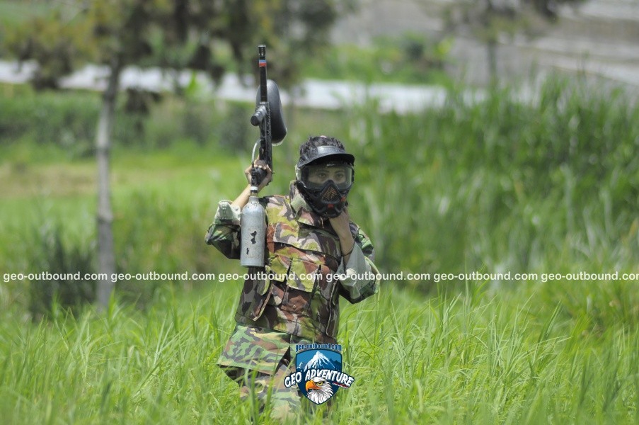 PERTEMPURAN PAINTBALL DI AREA OUTDOOR LEMBANG BANDUNG